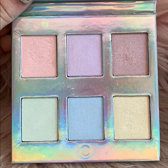 Naked Cosmetics Holographic Highlighter Palette - Picture 3 of 4